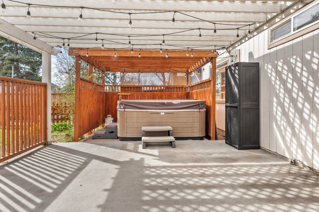 858 NW Poplar Place, Redmond, OR 97756