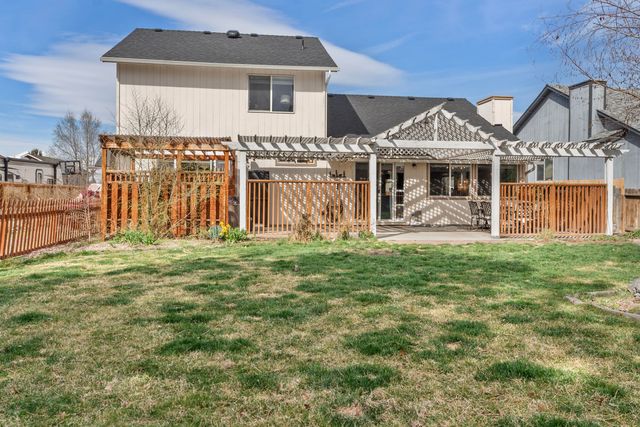 858 NW Poplar Place, Redmond, OR 97756