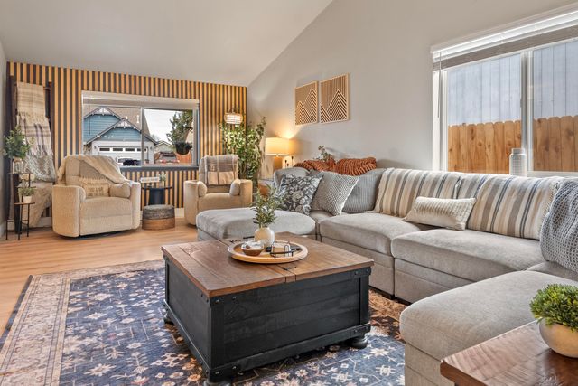 858 NW Poplar Place, Redmond, OR 97756