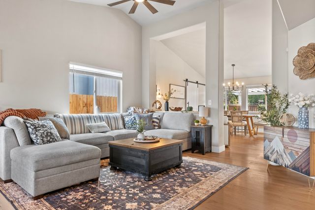 858 NW Poplar Place, Redmond, OR 97756