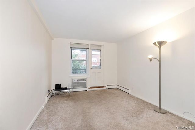 25 Canterbury Road 2F, Great Neck, NY 11021