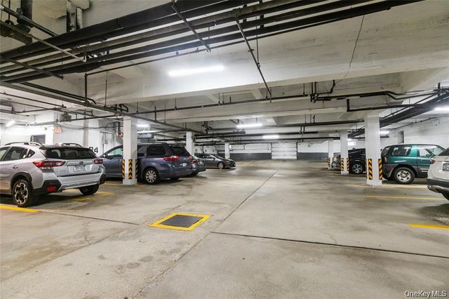 25 Canterbury Road 2F, Great Neck, NY 11021