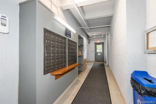 25 Canterbury Road 2F, Great Neck, NY 11021