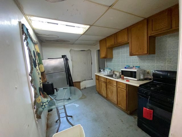 931 E 48th Place, Gary, IN 46409