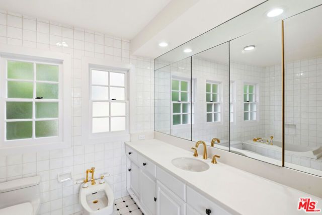 10309 La Grange Avenue, Los Angeles, CA 90025