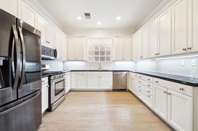 5160 Chevy Chase Drive, Houston, TX 77056