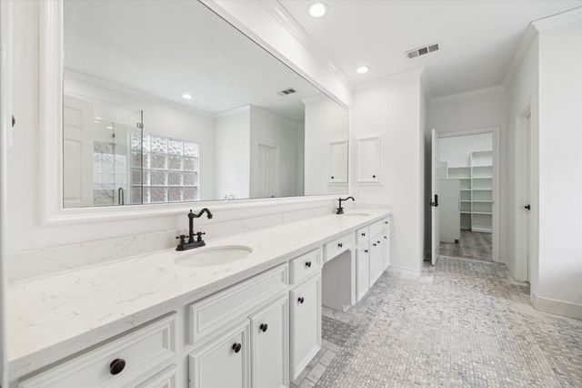 5160 Chevy Chase Drive, Houston, TX 77056