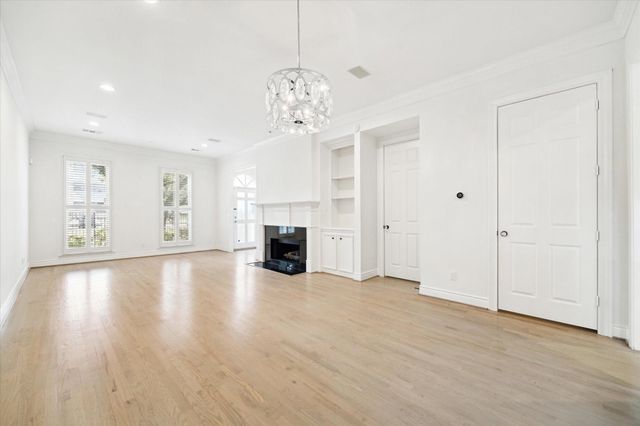 5160 Chevy Chase Drive, Houston, TX 77056