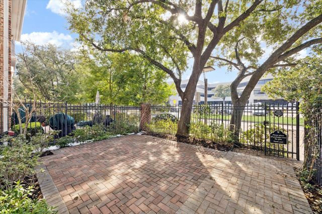 5160 Chevy Chase Drive, Houston, TX 77056