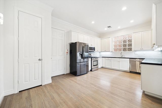 5160 Chevy Chase Drive, Houston, TX 77056
