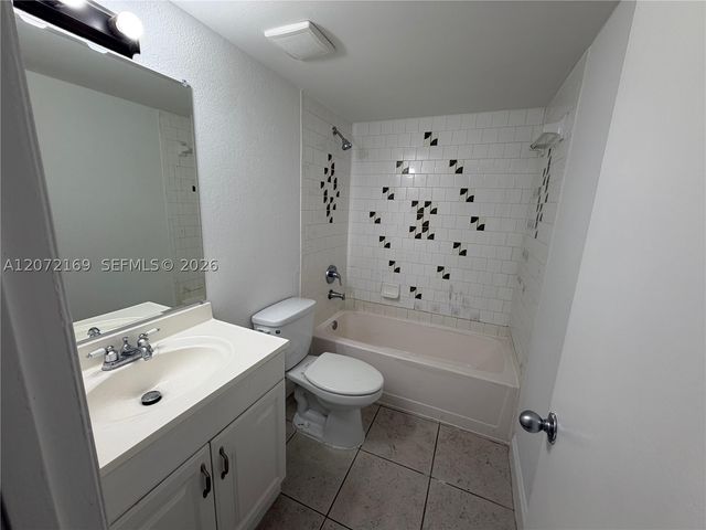 11101 Royal Palm Blvd 203, Coral Springs, FL 33065