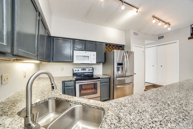 9018 BRICKWOOD, San Antonio, TX 78250