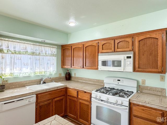 5104 Lowen Avenue, Bakersfield, CA 93309