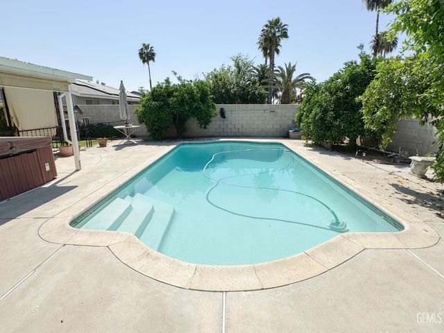 5104 Lowen Avenue, Bakersfield, CA 93309