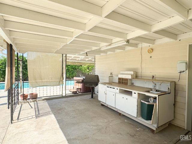 5104 Lowen Avenue, Bakersfield, CA 93309