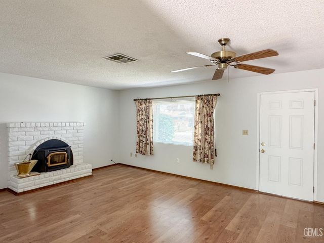 5104 Lowen Avenue, Bakersfield, CA 93309