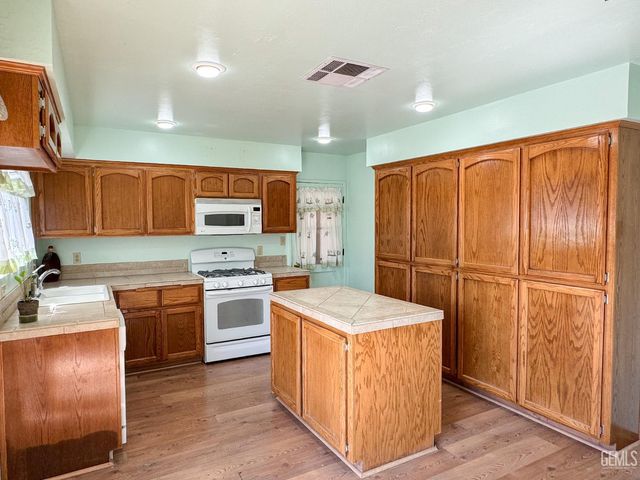 5104 Lowen Avenue, Bakersfield, CA 93309