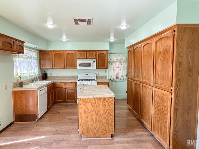 5104 Lowen Avenue, Bakersfield, CA 93309