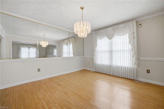 8 Lake Erie CT, Hampton, VA 23669