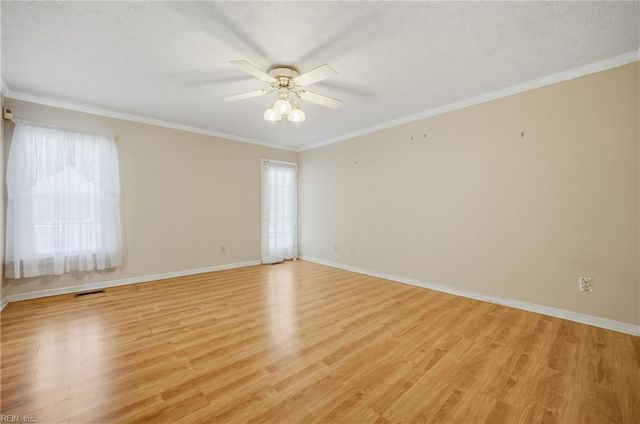 8 Lake Erie CT, Hampton, VA 23669