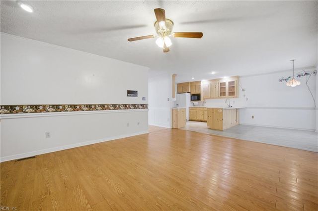 8 Lake Erie CT, Hampton, VA 23669