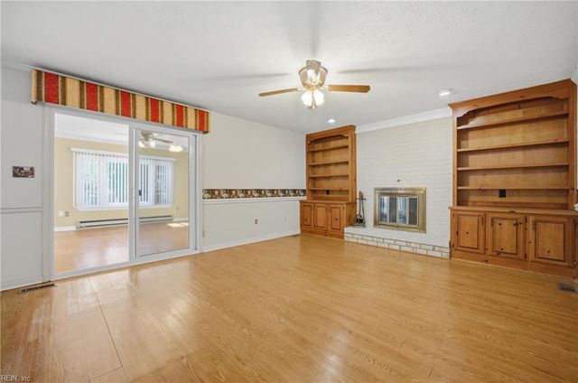 8 Lake Erie CT, Hampton, VA 23669