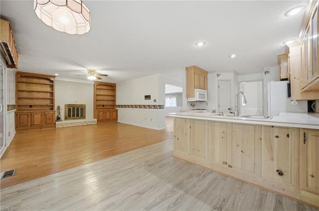 8 Lake Erie CT, Hampton, VA 23669