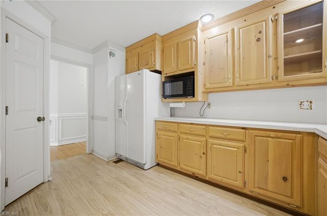 8 Lake Erie CT, Hampton, VA 23669