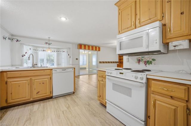 8 Lake Erie CT, Hampton, VA 23669