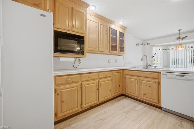 8 Lake Erie CT, Hampton, VA 23669