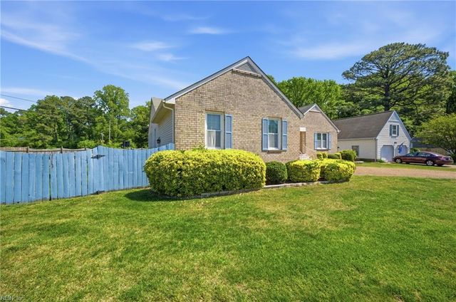 8 Lake Erie CT, Hampton, VA 23669