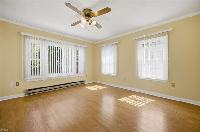 8 Lake Erie CT, Hampton, VA 23669