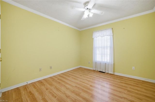 8 Lake Erie CT, Hampton, VA 23669