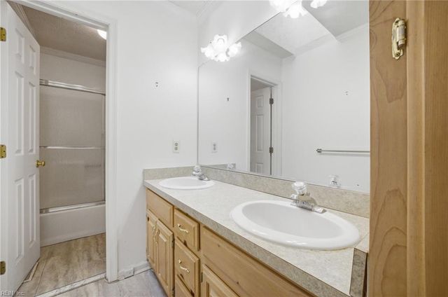 8 Lake Erie CT, Hampton, VA 23669