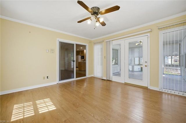 8 Lake Erie CT, Hampton, VA 23669