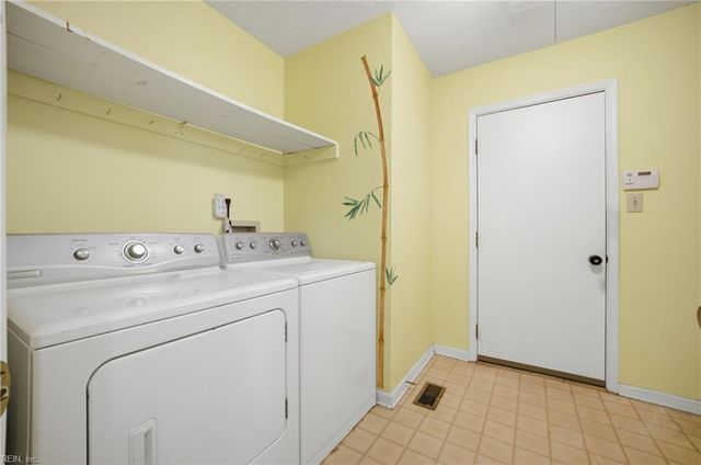 8 Lake Erie CT, Hampton, VA 23669