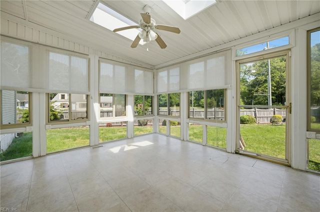 8 Lake Erie CT, Hampton, VA 23669