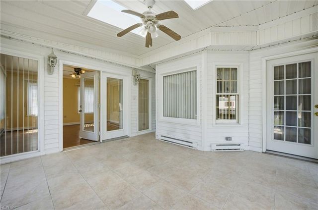 8 Lake Erie CT, Hampton, VA 23669