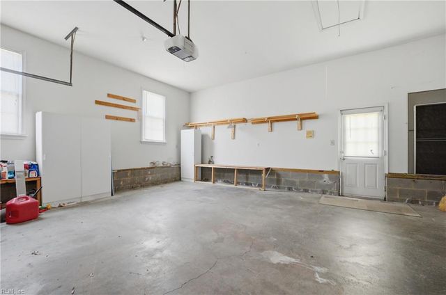 8 Lake Erie CT, Hampton, VA 23669