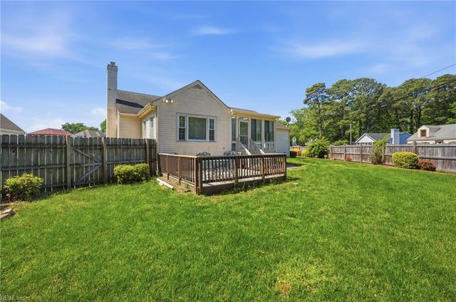 8 Lake Erie CT, Hampton, VA 23669