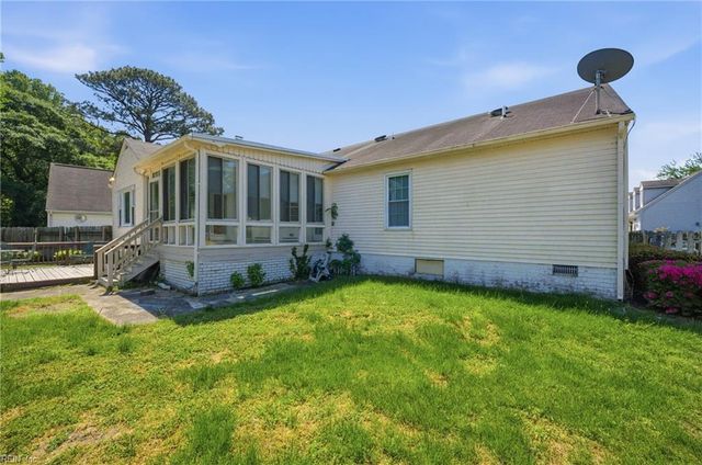 8 Lake Erie CT, Hampton, VA 23669