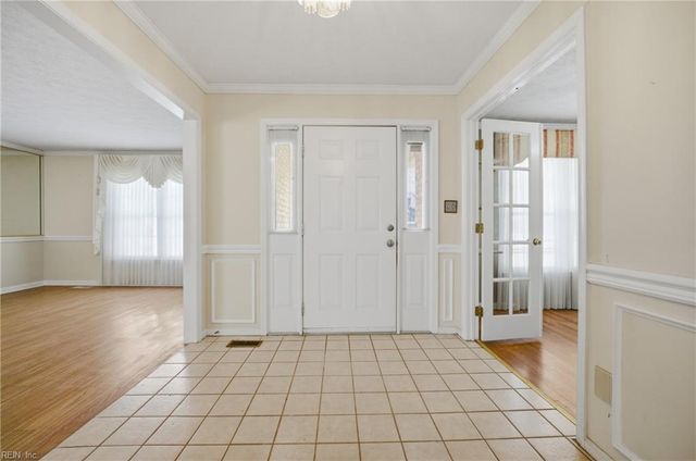 8 Lake Erie CT, Hampton, VA 23669