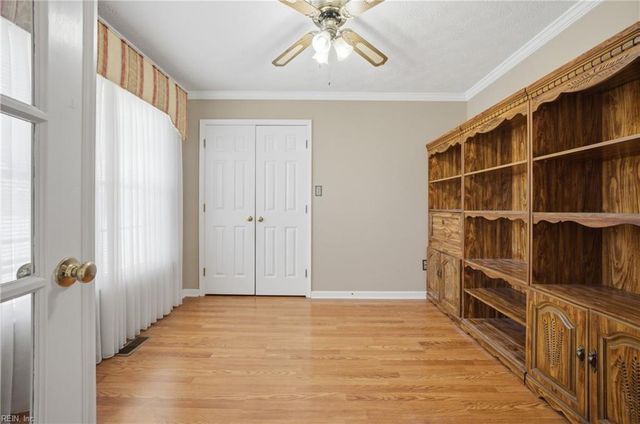 8 Lake Erie CT, Hampton, VA 23669