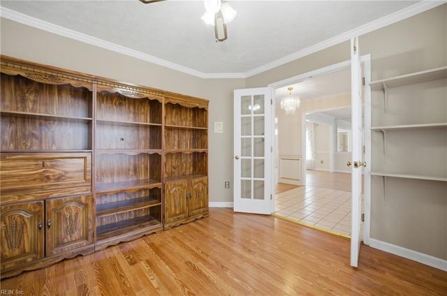 8 Lake Erie CT, Hampton, VA 23669