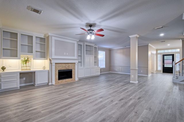 1811 Oakbrook Circle, Pearland, TX 77581