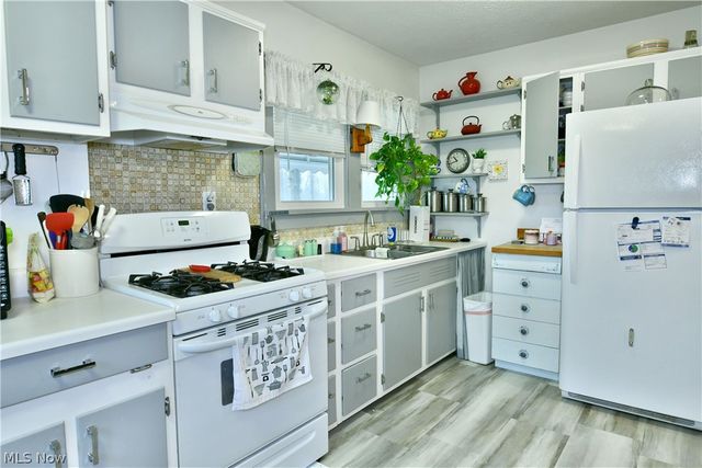 728 Potic Drive, Leavittsburg, OH 44430