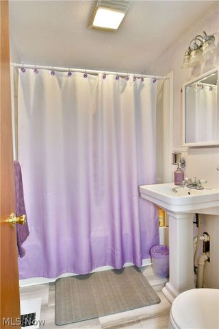 728 Potic Drive, Leavittsburg, OH 44430