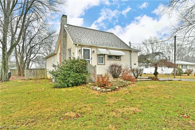 728 Potic Drive, Leavittsburg, OH 44430