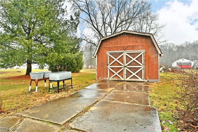 728 Potic Drive, Leavittsburg, OH 44430