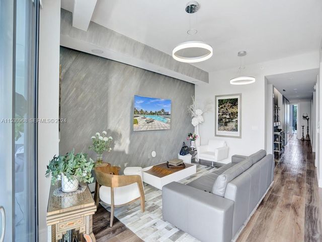 3250 NE 188th Street 207, Aventura, FL 33180